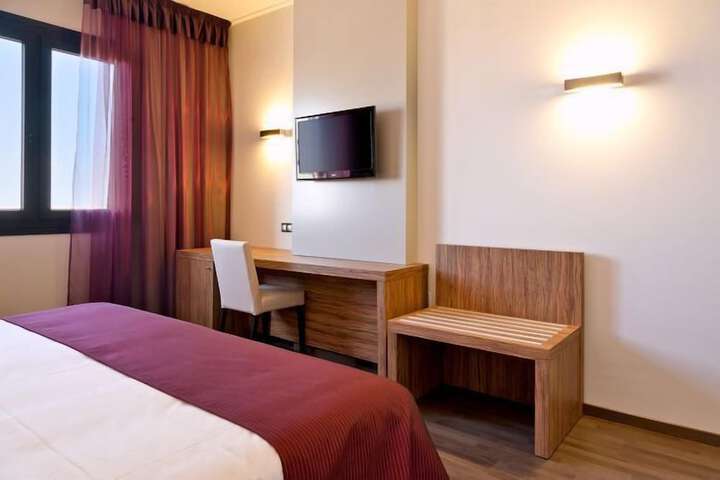 Room 8 of 38