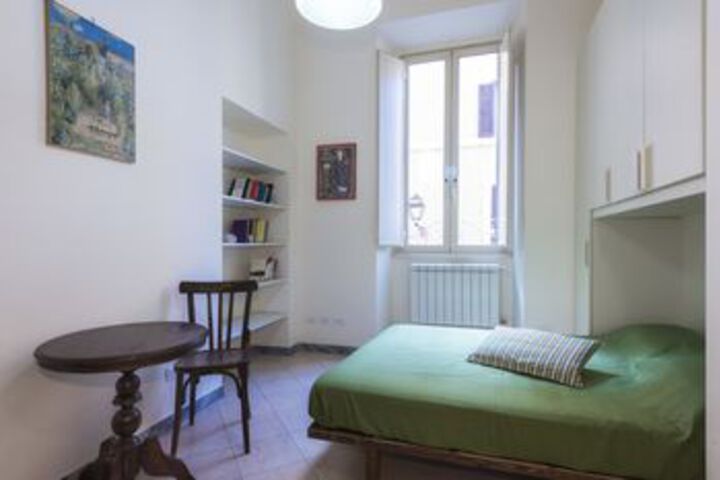 Room 4 of 12