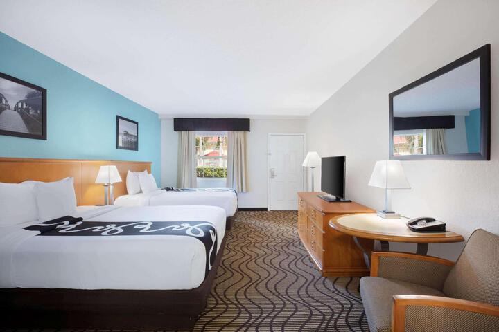 1 King Bed (1 of 6)