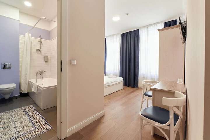 Room 35 of 76