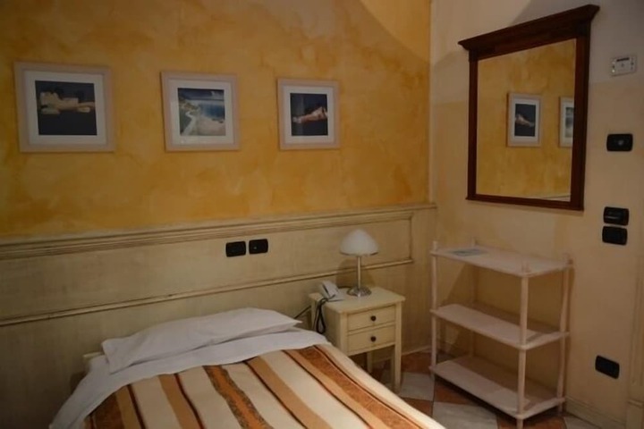 Room 34 of 76