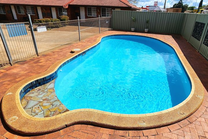 Pool 20 of 38