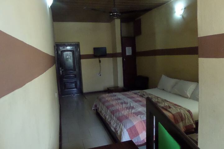 Room 4 of 11