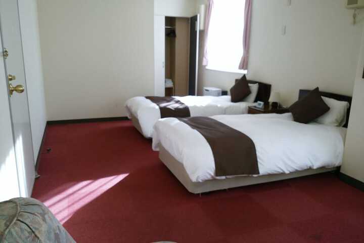 Room 12 of 42