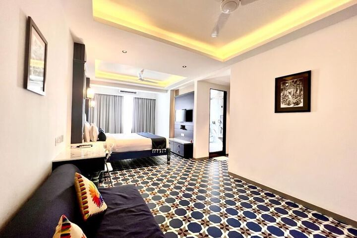 Room 10 of 48