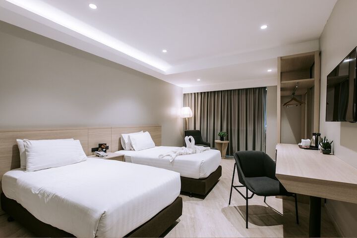 Room 28 of 100