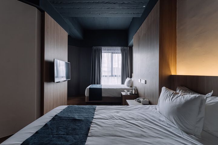 Room 9 of 15
