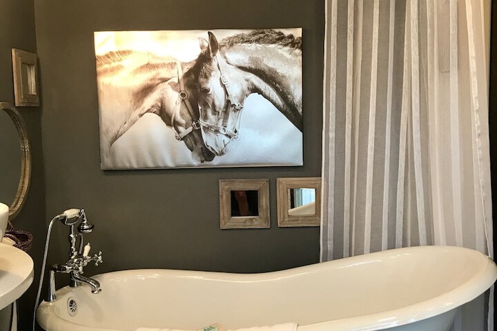 Room 27 of 43