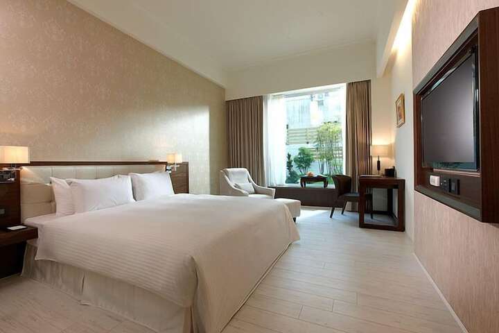 Room 9 of 28