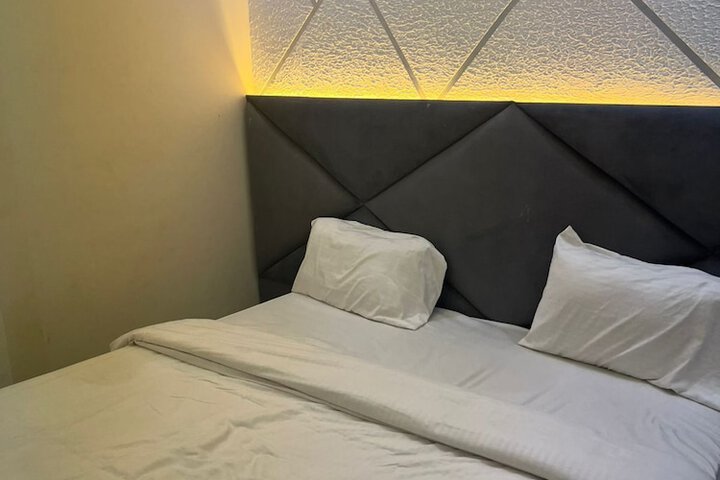 Room 2 of 8