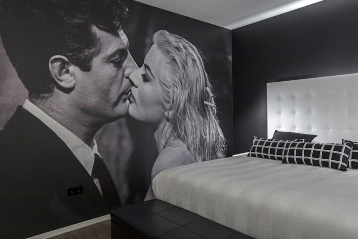 Room 9 of 115