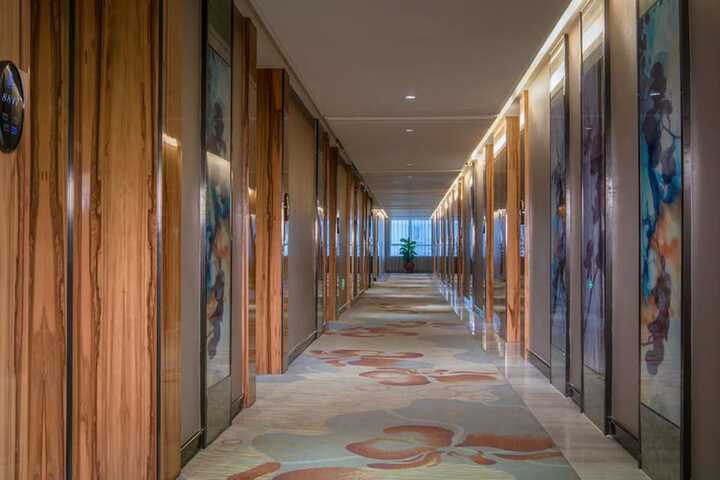 Ballroom/Hall 79 of 83