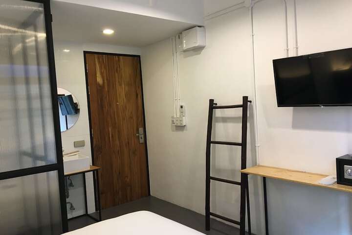 Room 26 of 42