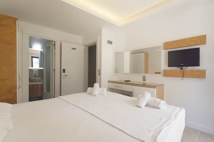 Room 50 of 108