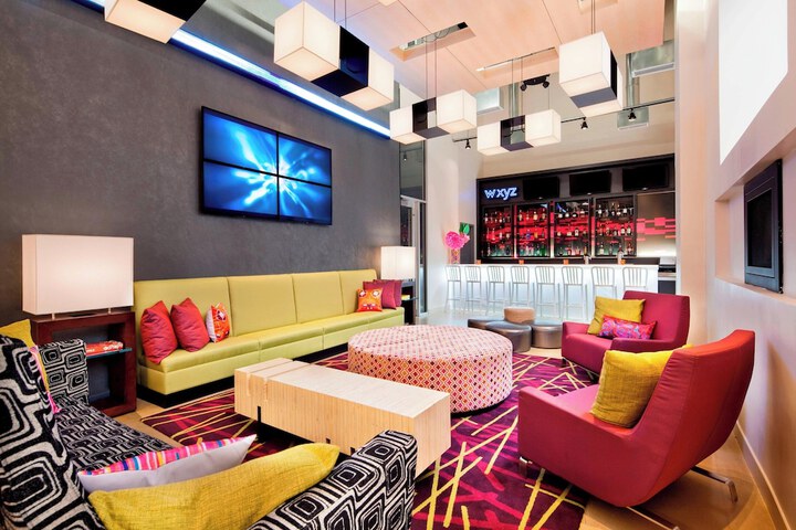 Lounge 18 of 25