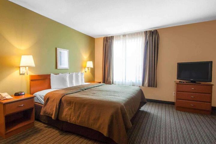 Standard Room, King or Two Doubles (6 of 6)