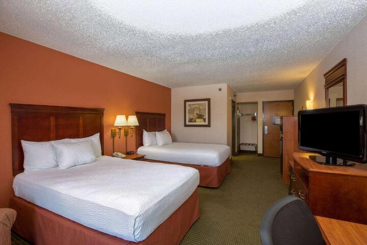Double Accessible King Size Bed (2 of 6)