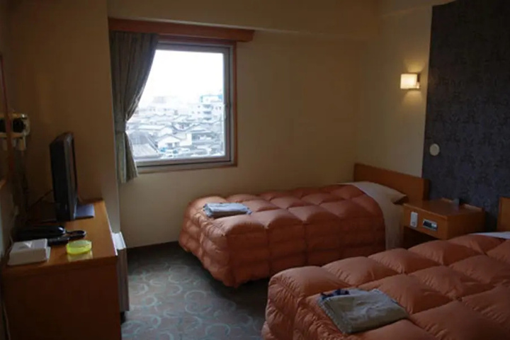 Room 3 of 10