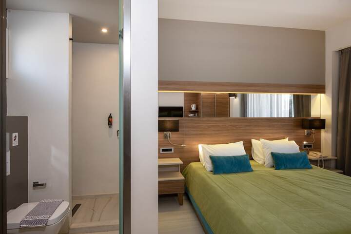 Room 16 of 80