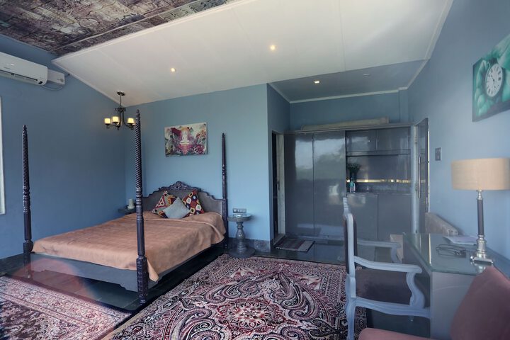 Room 7 of 30