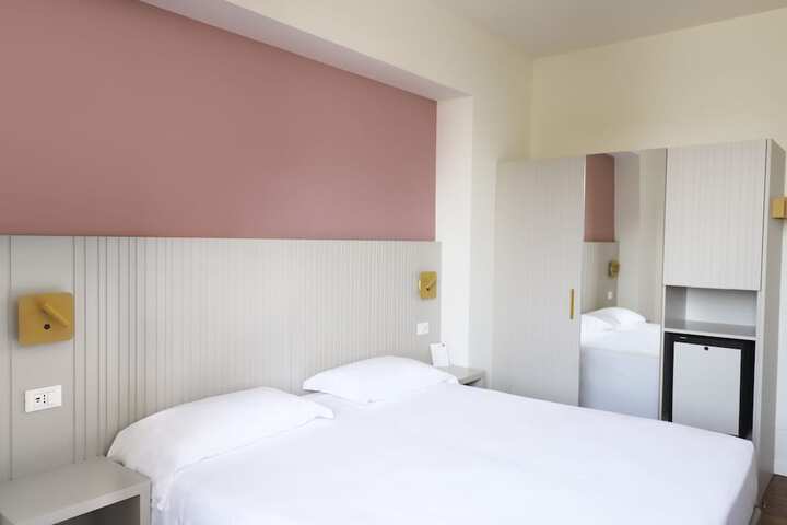Room 9 of 44