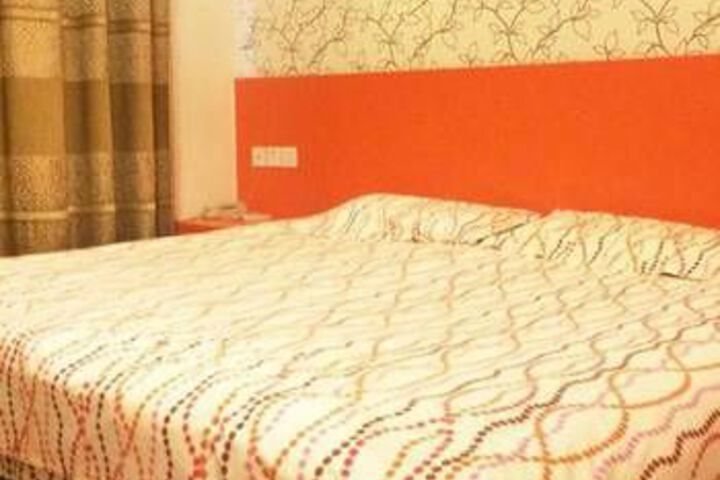 Room 3 of 8