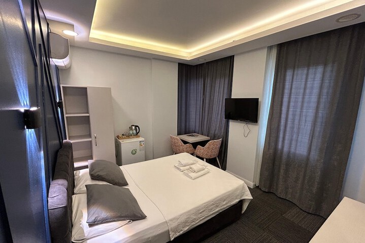 Room 7 of 32