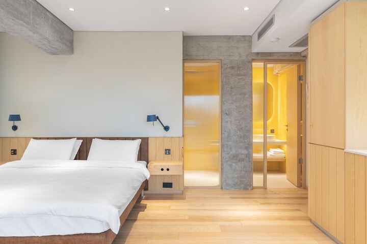 Room 11 of 46