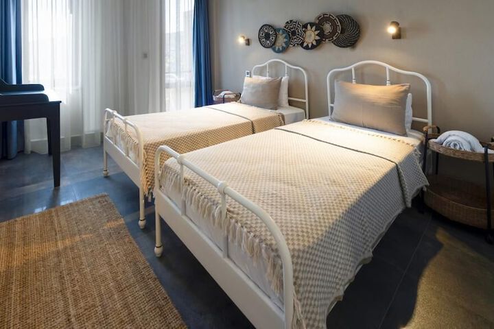 Room 10 of 82