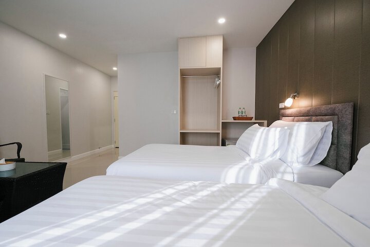 Room 13 of 32