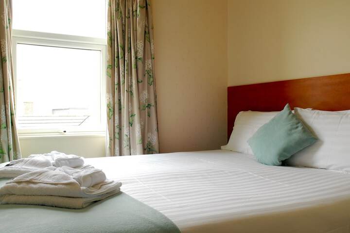 Room 5 of 35