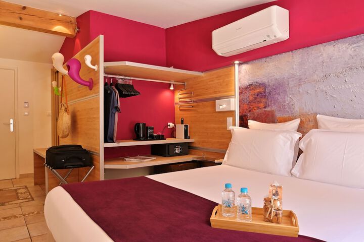 Room 5 of 83