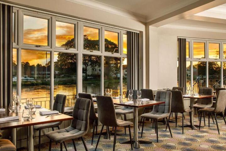 Exterior of London Thames Lodge by Palette Resorts