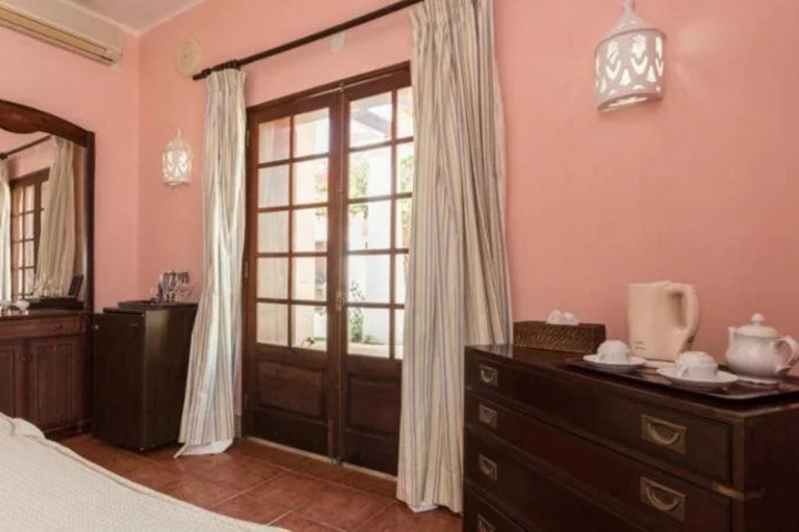 Room 2 of 25