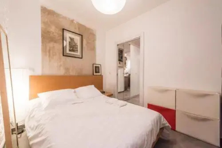 Room 2 of 12