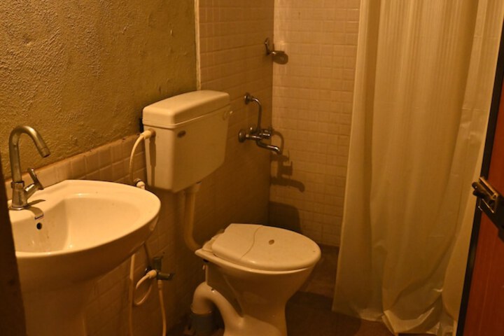 Room 28 of 60