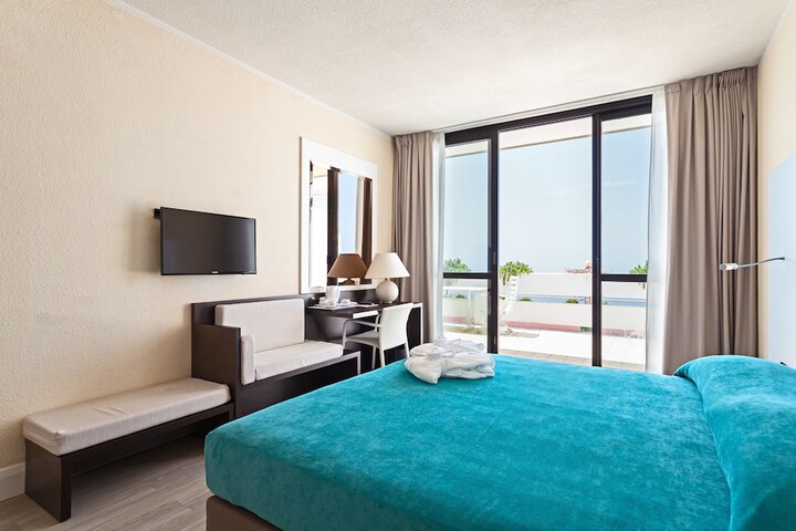 Room 21 of 143