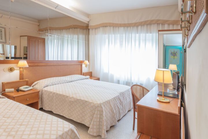 Room 17 of 48