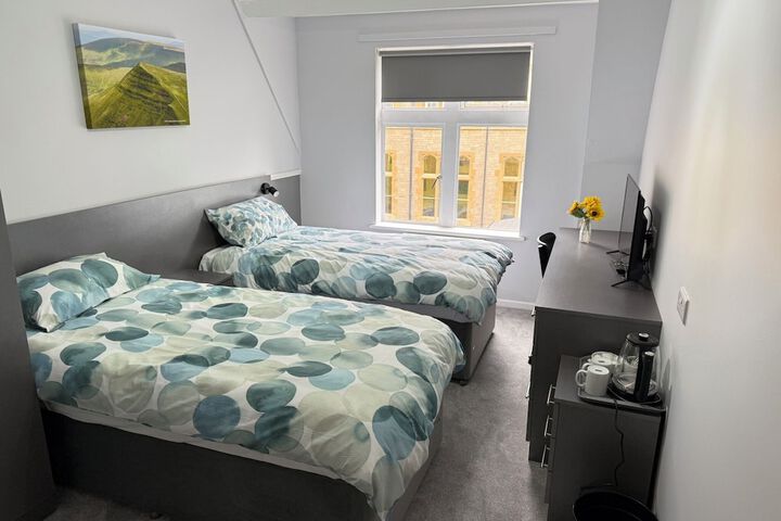 Room 5 of 16