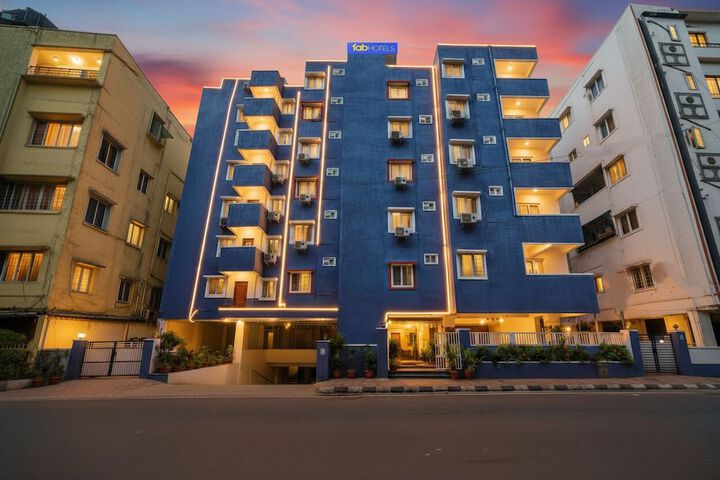 FabHotel Grand Aarvi Prime - Nr. Hafeezpet Madeenaguda