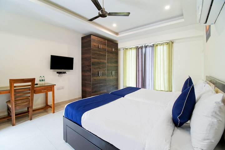 Room 25 of 28
