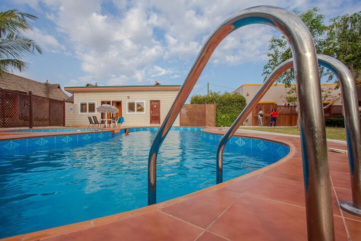 Pool 40 of 100