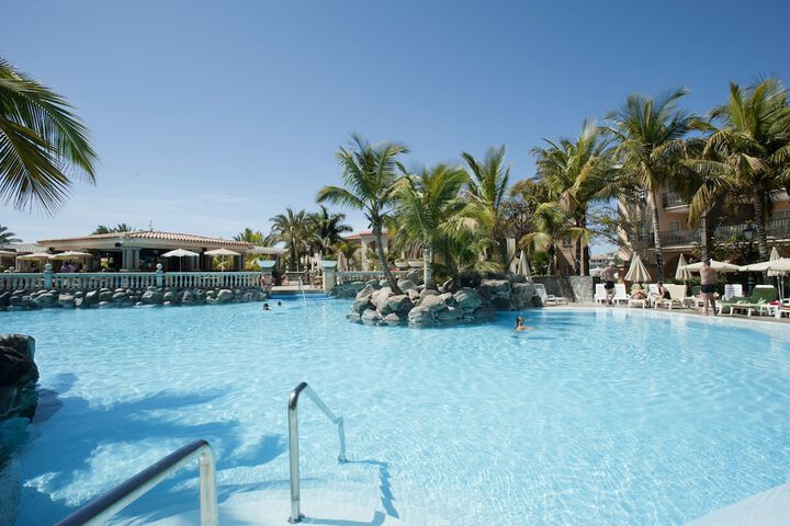 Hotel with Pool