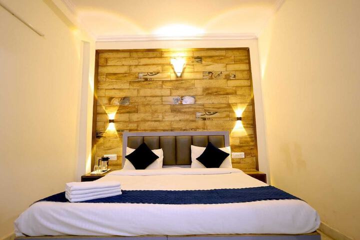 Room 6 of 30