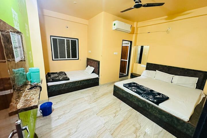 Room 5 of 11