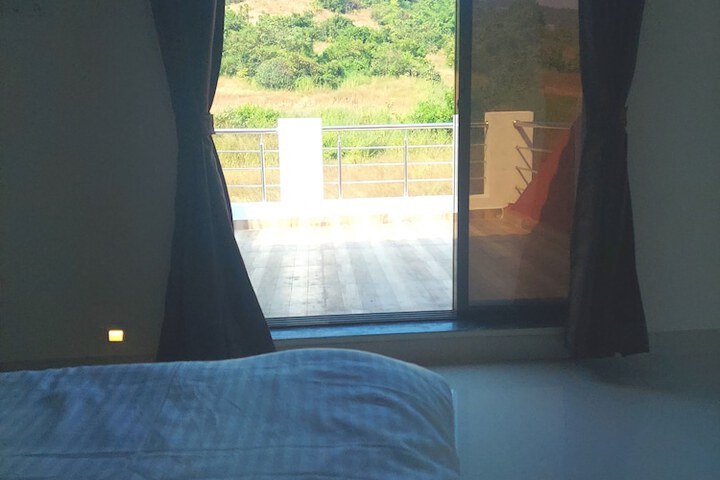 Room 9 of 40
