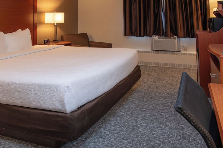 1 King Bed (2 of 6)