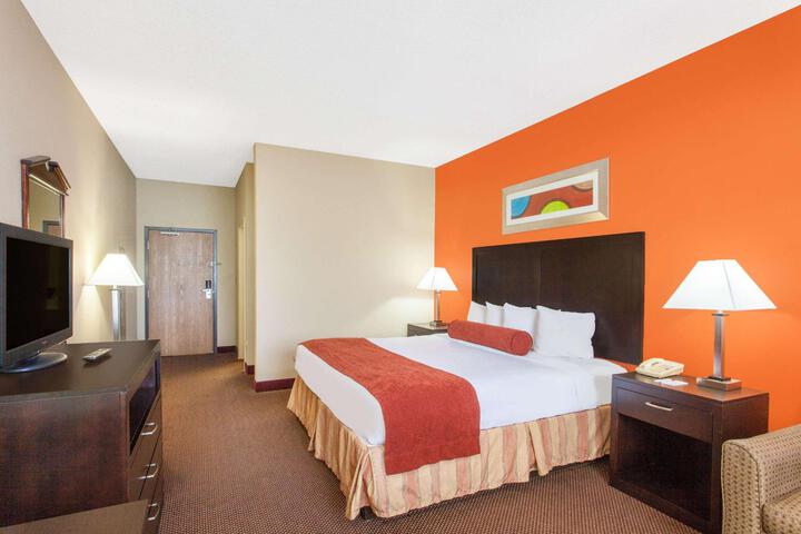 Standard | King Bed (1 of 10)