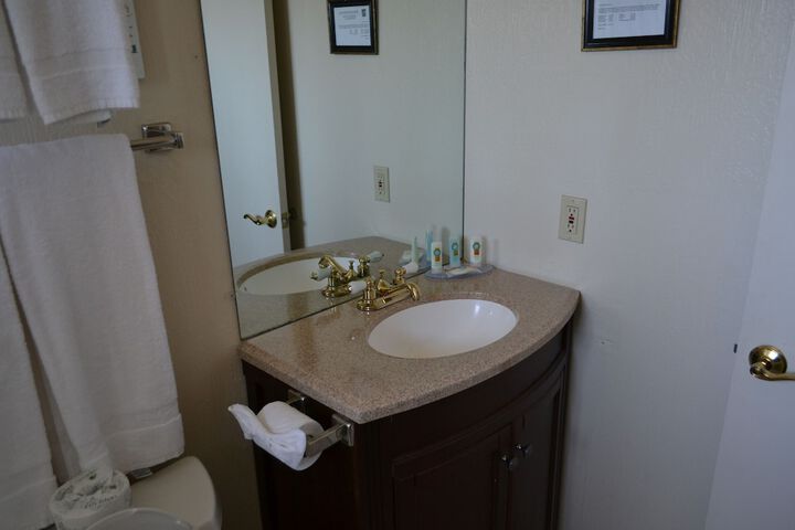 Bathroom sink