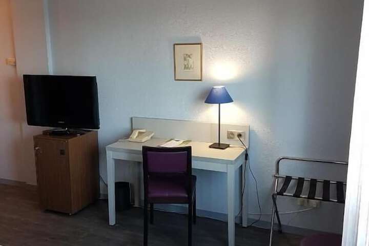 Room 17 of 42